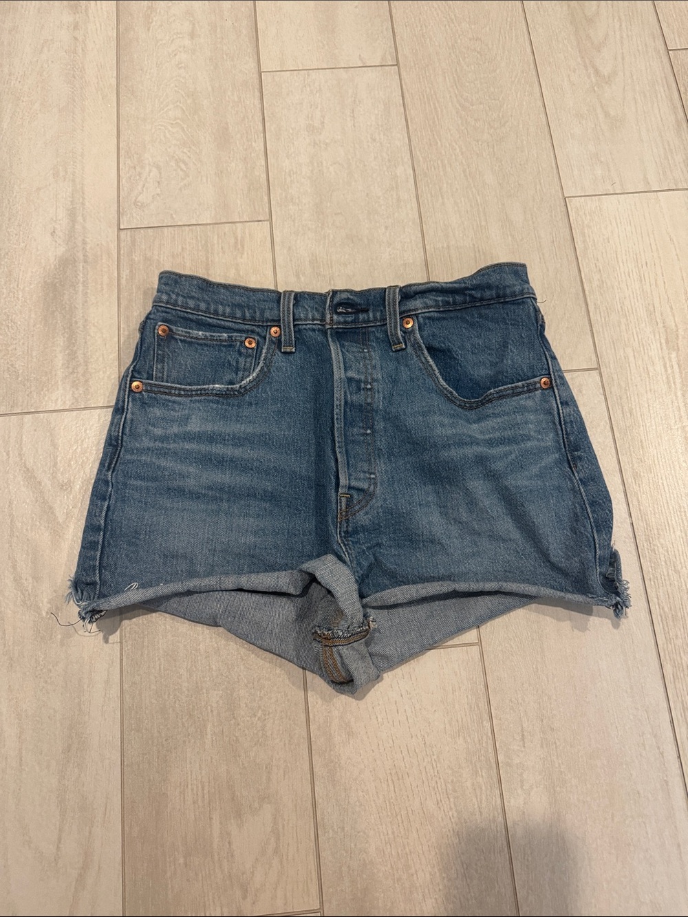 Levi’s Premium Ribcage High Rise Denim Shorts Size 30